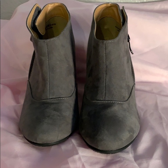 CL LAUNDRY BRAND NEW SIZE 6 BEAUTIFUL HEELS - Picture 5 of 12